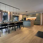 Boutique Alpi - Private Sauna & Garden *