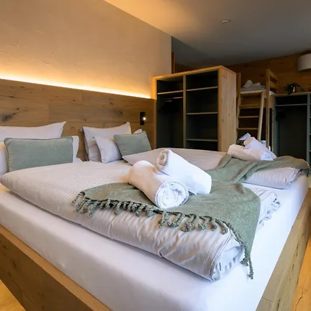 Boutique Alpi - Private Sauna & Garden Apartment Garmisch-Partenkirchen