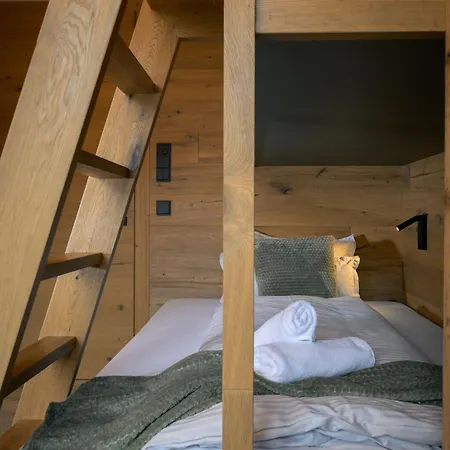 Boutique Alpi - Private Sauna & Garden Apartment Garmisch-Partenkirchen