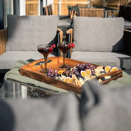 Boutique Alpi - Private Sauna & Garden Apartment Garmisch-Partenkirchen