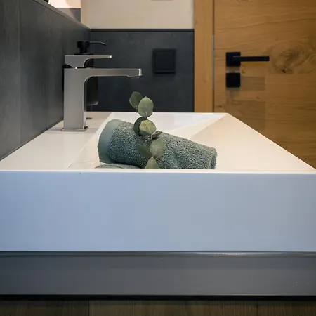 Boutique Alpi - Private Sauna & Garden