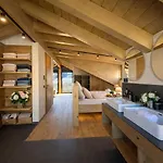 Апартаменты Boutique Alpi - Private Sauna & Garden