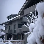 Boutique Alpi - Private Sauna & Garden Апартаменты